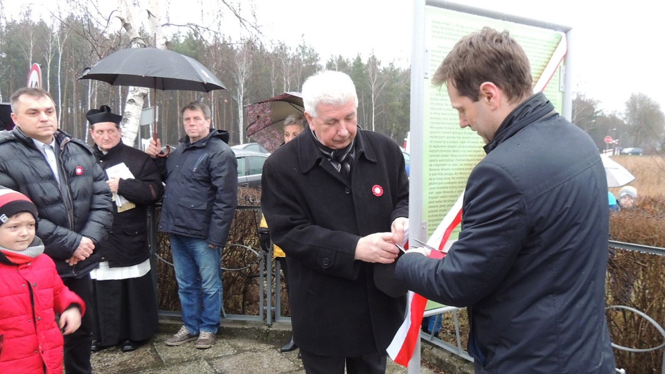 Tablice poświęcone powstańczym wydarzeniom odsłonięte zostały przy Pomniku Powstańców Wielkopolskich w Zamościu. Fot. Tatiana Adonis