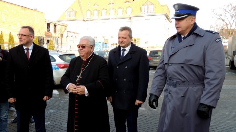 Tablica odsłonięta! Radiowozy przekazane! Policja w uroczystym nastroju! Fot. Tatiana Adonis