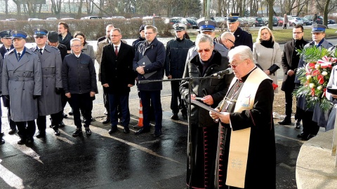 Tablica odsłonięta! Radiowozy przekazane! Policja w uroczystym nastroju! Fot. Tatiana Adonis