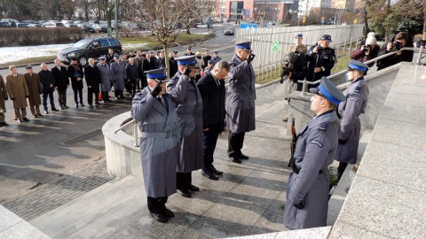 Tablica odsłonięta! Radiowozy przekazane! Policja w uroczystym nastroju! Fot. Tatiana Adonis