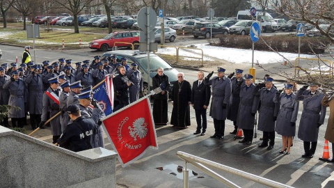 Tablica odsłonięta! Radiowozy przekazane! Policja w uroczystym nastroju! Fot. Tatiana Adonis