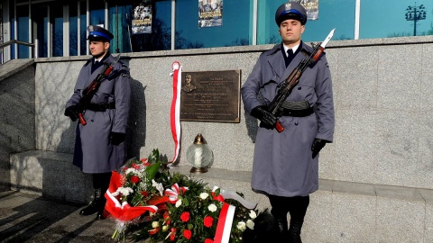 Tablica odsłonięta! Radiowozy przekazane! Policja w uroczystym nastroju! Fot. Tatiana Adonis