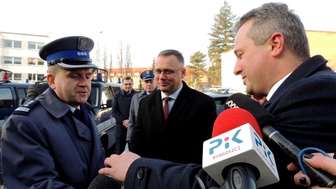 Tablica odsłonięta! Radiowozy przekazane! Policja w uroczystym nastroju! Fot. Tatiana Adonis