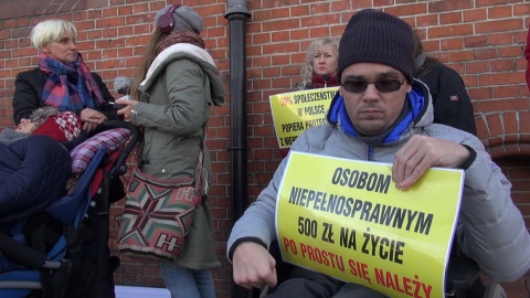 Protest niepełnosprawnych w Toruniu. Chcą pomocy od miasta. Fot. Janusz Wiertel
