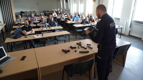 Ataki na ratowników medycznych to już niemal codzienność. Zatem środowisko medyczne poprosiło policję o wsparcie. Fot. Policja