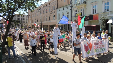 Uczestnicy marszu przeszli spod katedry na plac przed Bazyliką św. Wincentego a Paulo. Fot. Tatiana Adonis