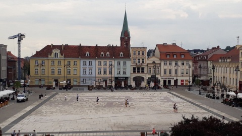 Na płytach na Starym Rynku pojawiają się dziwne plamy. Fot. Kamila Zroślak