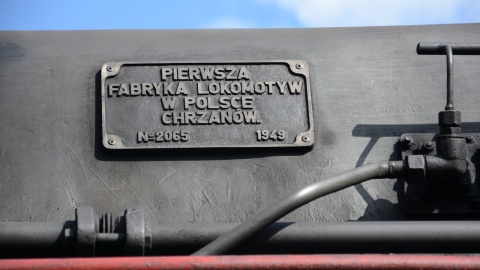 Specjalnym wakacyjnym kursem przez nasz region przejechał Pociąg „Kujawy” prowadzony zabytkową lokomotywą parową Pt47 z wolsztyńskiej parowozowni wyprodukowaną w 1949 roku. Fot. Sławomir Jezierski