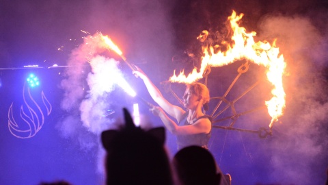 Widowisko z użyciem ognia, światła i muzyki można było zobaczyć wczoraj późnym wieczorem w Inowrocławiu. Fot. Sławomir Jezierski