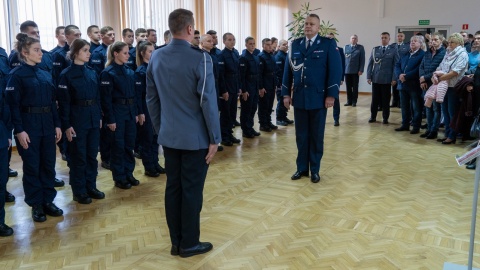 W Komendzie Wojewódzkiej Policji w Bydgoszczy odbyło się uroczyste ślubowanie przyjętych do służby policjantów. Fot. Policja