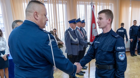 W Komendzie Wojewódzkiej Policji w Bydgoszczy odbyło się uroczyste ślubowanie przyjętych do służby policjantów. Fot. Policja