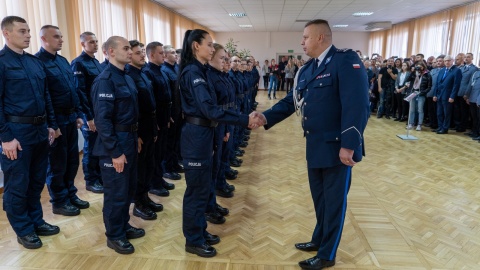 W Komendzie Wojewódzkiej Policji w Bydgoszczy odbyło się uroczyste ślubowanie przyjętych do służby policjantów. Fot. Policja