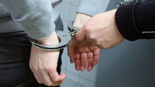 Prokurator: Dotykał dziecko przez ubranie w miejsca intymne. Grozi mu 12 lat