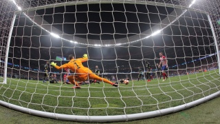 Piłkarska Liga Mistrzów - trudna sytuacja drużyny Szczęsnego