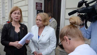 Wiosna zawiadamia prokuraturę. Donosi na biskupa