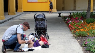 Ojcowie chcą przebywać z dziećmi. Częściej korzystają z urlopu ojcowskiego