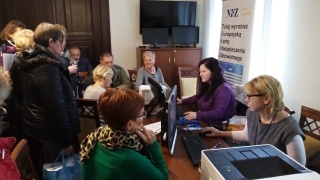 Ale tłumy W Inowrocławiu był mobilny punkt Narodowego Funduszu Zdrowia