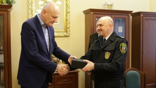 Toruńska straż miejska dogada się z każdym. Pomoże elektroniczny tłumacz