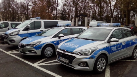 Toruńscy policjanci dostali 4 nowe samochody. Jeden będzie służył policyjnym psom