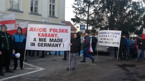 Protest rolników w Tucholi. Chcą wyższych cen za sprzedaż świń.