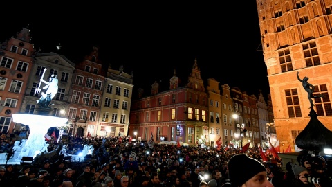 W Gdańsku około 16 tysięcy uczestników wiecu upamiętniającego Pawła Adamowicza
