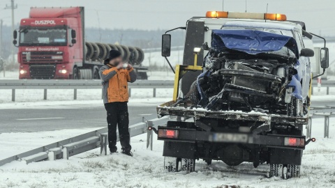 Karambol 13 samochodów na A1. Jest ofiara i ranni. Droga odblokowana [zdjęcia, aktualizacja]