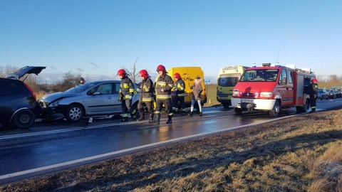 Pięć pojazdów zderzyło się w Mąkowarsku. Ranne trzy osoby