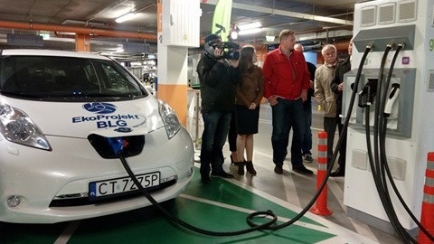 Elektryczne samochody i czyste powietrze w Bydgoszczy Na razie dużo problemów