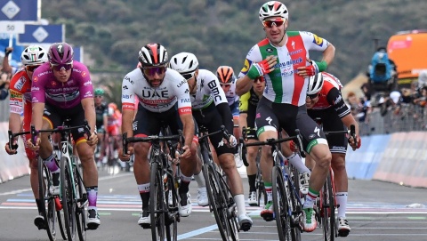 Giro dItalia 2019 - Viviani zdyskwalifikowany, Gaviria zwycięzcą etapu