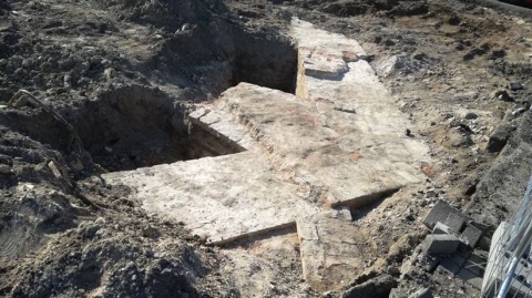 Odkopali fragmenty twierdzy i fosy. Odkrycia w pobliżu toruńskiej Starówki
