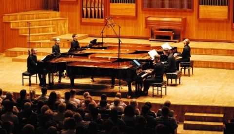 Koncert na sześć fortepianów porwał bydgoską publiczność
