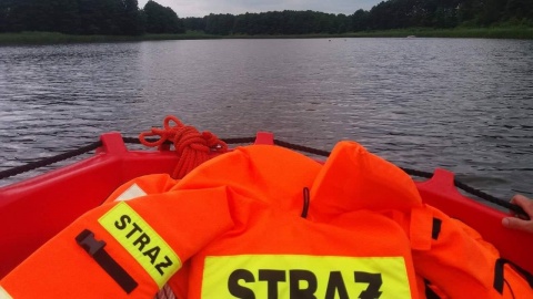 Poszukiwania zaginionych na jeziorze w Chomiąży Szlacheckiej. Odnaleziono oba ciała W tle - narkotyki...