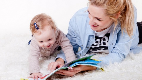 Czytajmy dzieciom od pierwszych dni życia. Dla ich dobra  apelują pediatrzy