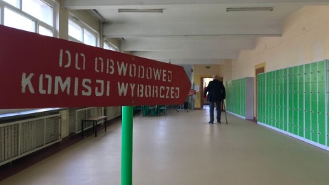 PKW: frekwencja w wyborach parlamentarnych na godz. 12 wyniosła 18,14 proc. [wideo]