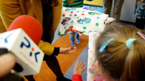 Uszyli kolorowe jaśki, a te powędrowały do małych pacjentów