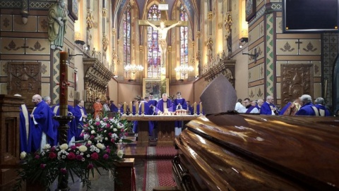 We Włocławku uroczyście pożegnano biskupa Bronisława Dembowskiego [wideo]
