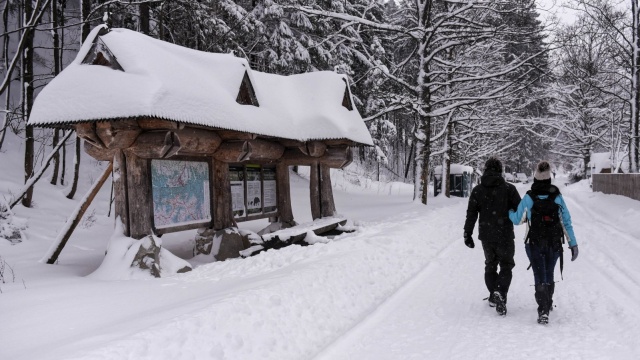 Turyści opuścili schroniska nad Morskim Okiem i w Dolinie Roztoki