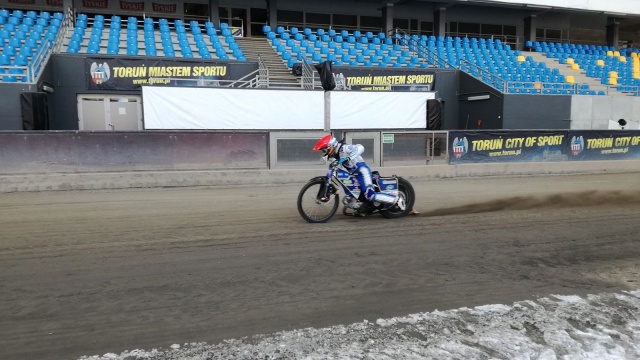 Toruńscy żużlowcy wyjechali na tor 60 dni przed inauguracją sezonu [wideo]