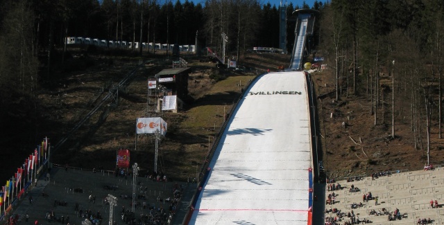 PŚ w skokach - konkurs drużynowy na początek maratonu w Willingen