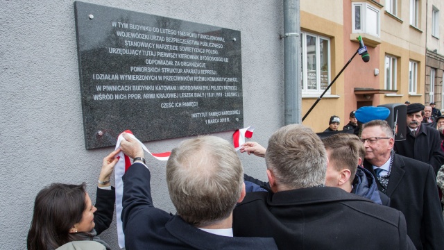 Tablica, kwiaty, wystawa, konkurs wiedzy - obchody Narodowego Dnia Żołnierzy Wyklętych