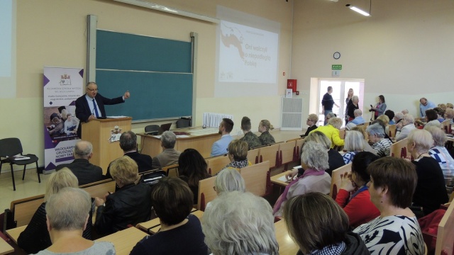 Młodzież poznaje historię swojego miasta czyli sympozjum historyczne we Włocławku