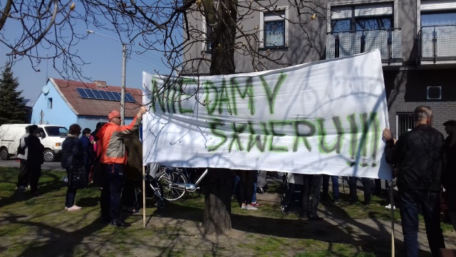 W Strzelnie protestują. Nie chcą ronda w miejscu skweru