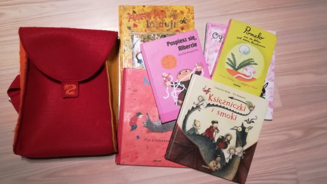 Plecak z książkami wędruje po przedszkolach. W nim skarby z Zakamarków