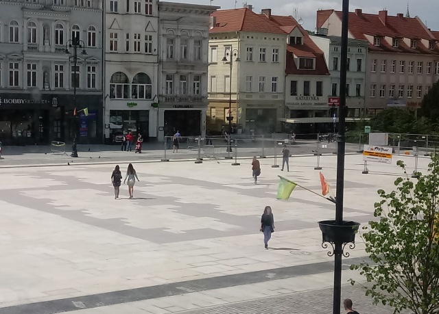 Bydgoski Stary Rynek już prawie gotowy. Po płycie można spacerować