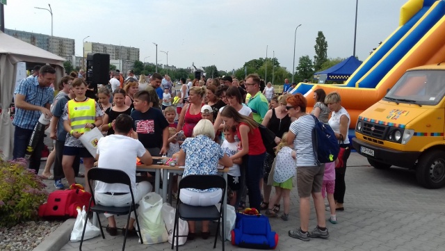 Niebezpieczne skrzyżowanie się zmienia, więc zorganizowali na nim piknik