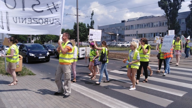 Ich pracy na co dzień się nie zauważa, więc wyszli na ulicę. Opłaciło się protestować...