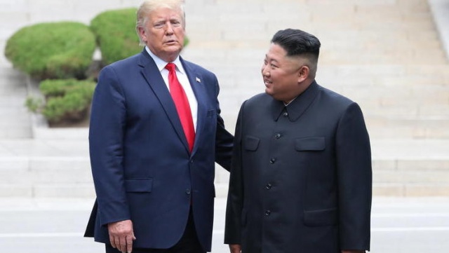 Historyczna chwila - prezydent Donald Trump przekroczył granicę Korei Północnej