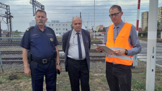 Zamykające się zapory Czerwone światło Nie wjeżdżać Nie objeżdżać Czekać