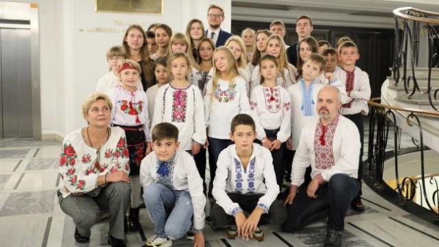 Dzieci z Ukrainy w polskim Sejmie. Wcześniej przeżyły koszmar wojny