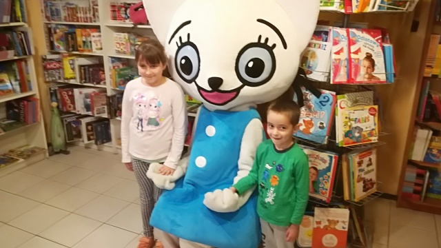 Kicia Kocia wyskoczyła z książeczki, by spotkać się z dziećmi w bydgoskiej księgarni